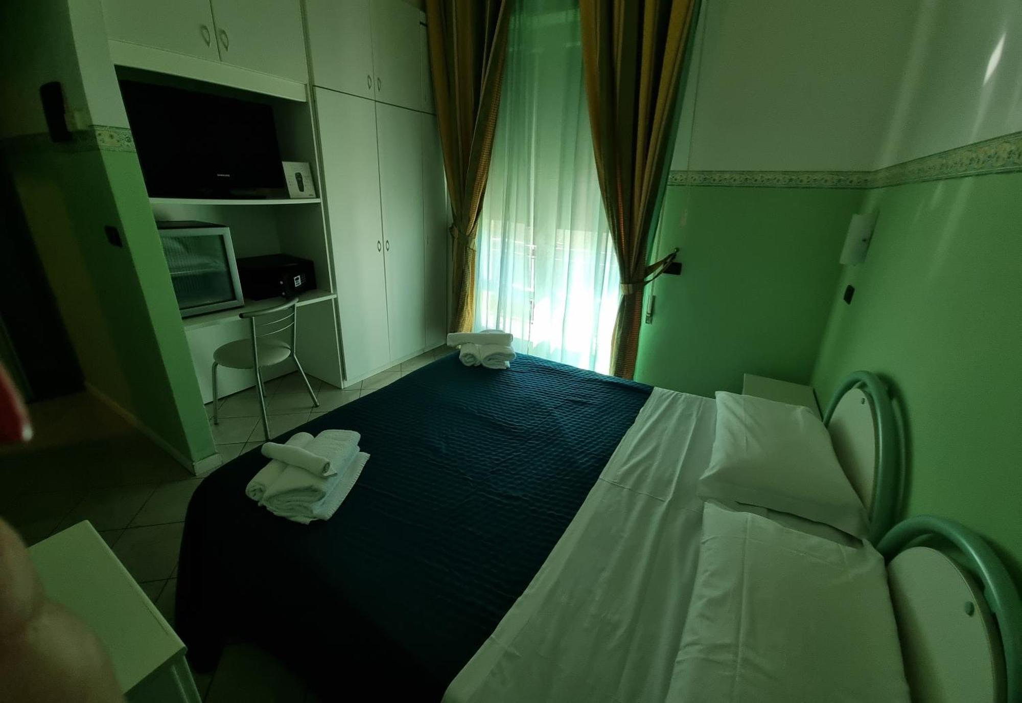 Hotel K2 Cervia 3 Stelle Sup Exterior foto