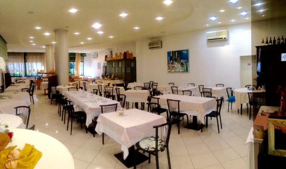 Hotel K2 Cervia 3 Stelle Sup Exterior foto