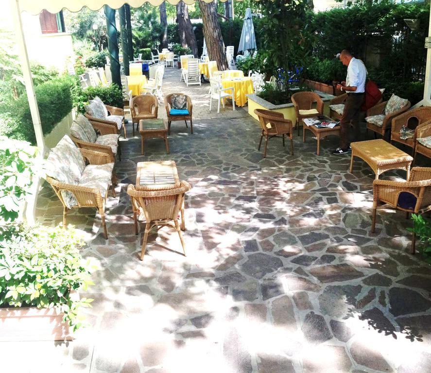 Hotel K2 Cervia 3 Stelle Sup Exterior foto
