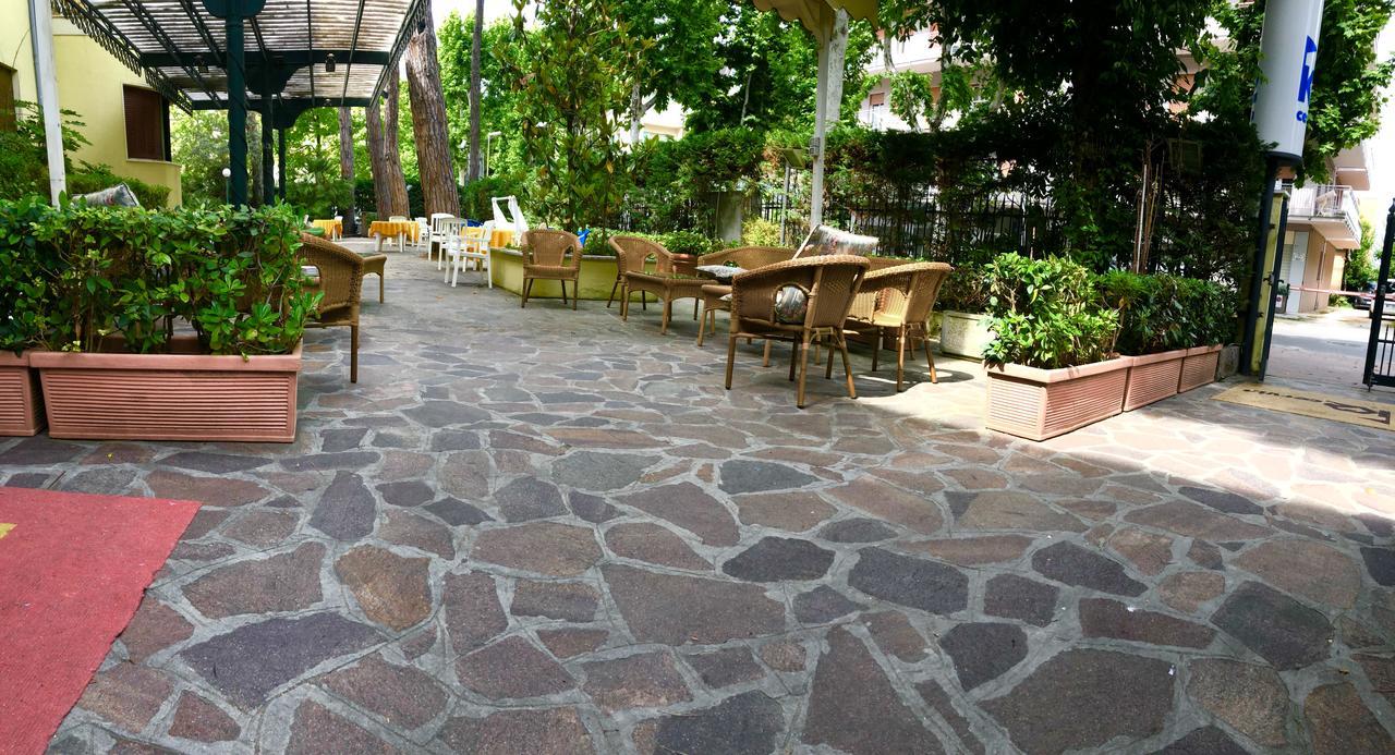 Hotel K2 Cervia 3 Stelle Sup Exterior foto